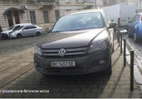 Львівський суддя судився з міськрадою через штраф за паркування авто на тротуарі й програв