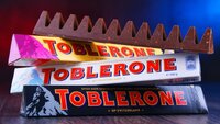 Культовий шоколад Toblerone змінює упаковку… через проблеми з законом