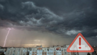 Шквали, грози, град: жителів Рівненщини попереджають про небезпечну погоду 