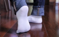 Порада дня: як відіпрати білі шкарпетки