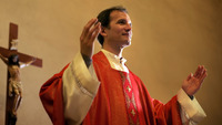 Наймолодший єпископ Іспанії несподівано відмовився від сану. У Ватикані скандал