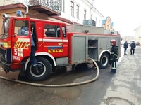 Міг згоріти автомобіль та будинок: на Рівненщині зранку спалахнула пожежа (ФОТО)