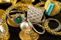 Не вийшло позичити, тому продали «золото»: на Рівненщині ошукали жінку