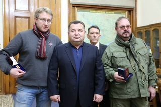 Віталій Гайдукевич на фото - крайній ліворуч. У центрі - Степан Полторак
