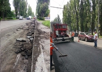 У різних районах Рівного ремонтують тротуари й дороги (ФОТО)