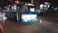 Відомо, хто потрапив під колеса тролейбуса у Рівному напередодні ввечері (ФОТО)