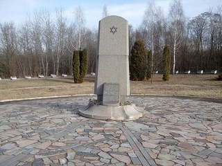 Меморіал загиблим євреєям в урочищі Сосонки. Тут загинули більшість рівненськиї євреїв