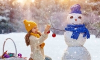 Рівне засипало снігом: діти ліплять сніговиків і малюють на снігу (ФОТО/ВІДЕО)