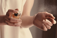 Аромат триматиметься весь день: 4 поради для стійкості парфумів