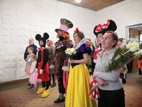 Капелюшник і Білосніжка, в яких троє дітей, одружилися у Рівному (ФОТО/ВІДЕО)