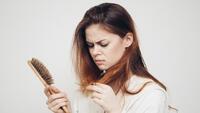 5 помилок, через які ви втрачаєте волосся (ВІДЕО)