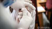 В Україні проти коронавірусу вакцинували перших дітей