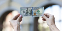 Як купити долар по 36,57 грн і не втратити гроші: Про ризики клієнта і банку