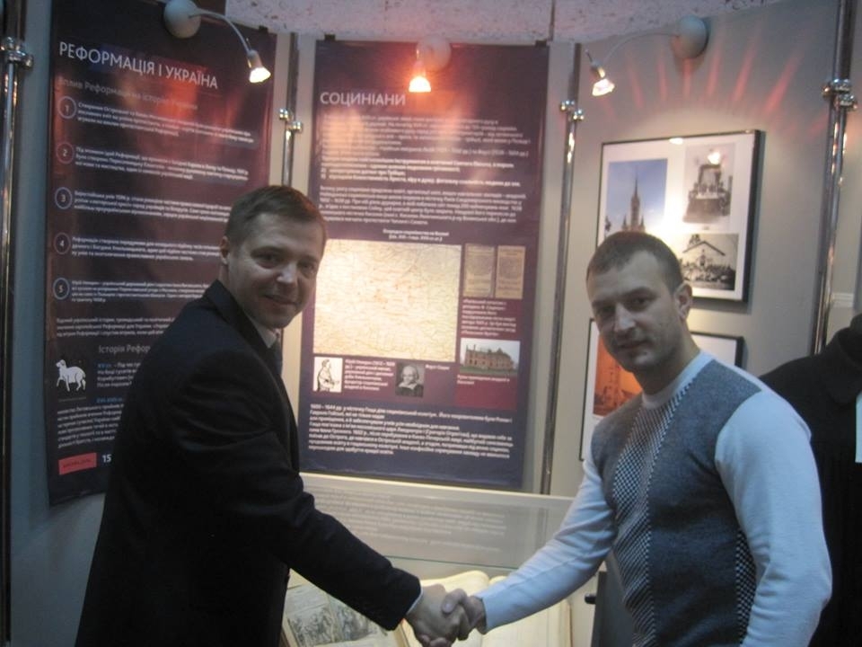 Відкриття виставки відвідав директор Державного архіву Олег Дзецько. На фото він із директором музею Олександром Булигою.