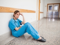 У лікарні у Рівному, попри дефіцит кадрів, дозволяють публікувати оголошення про роботу за кордоном (ФОТОФАКТ)