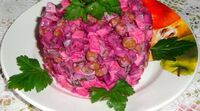 Пікантний салат «Віолетта» з буряком та плавленим сирком