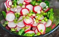 Соковитий і дуже апетитний весняний салат – простіше не буває (РЕЦЕПТ)