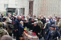 У Рівному розпочалася церемонія поховання загиблого на Сході бійця (ФОТО)