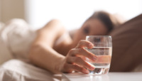 Німецькі фахівці розповіли, як склянка води натщесерце впливає на здоров’я