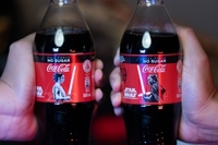 На честь нових «Зоряних воєн» випустили спеціальну «Кока-колу»