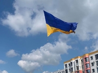 Над Рівним дрони підняли в небо величезний український прапор (ФОТО/ВІДЕО)