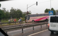 На Рівненщині автобус з'їхав з дороги (ФОТО) 