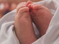 На балконі у Польщі знайшли тіло немовляти: пару українців звинувачують у нарузі