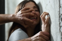 «Вітчим ґвалтував уночі п’яним»: на Рівненщині 13-річна дівчинка на 7 місяці вагітності (ФОТО/ВІДЕО)