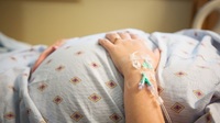 Дитина жива, але маму врятувати не змогли: у Дубні від коронавірусу померла 23-річна породілля
