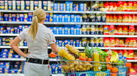 Список вас здивує: які продукти не можна купувати в супермаркеті