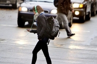 Пішоходам в Україні заборонять розмовляти по мобільному
