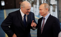 Палка-виручалка: Диктатору путіну зробили операцію, а Лукашенко його прикривав (ФОТО)