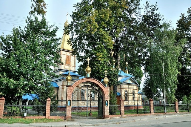 Свято-Троїцька церква на Басовому Куті