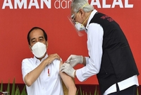 В Індонезії блогерів включили до пріоритетного списку вакцинації