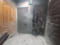 Пожежа в під'їзді у Рівному: горів килимок, постраждали двері (ФОТО) 