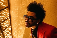 The Weeknd показав своє нове обличчя у кліпі на трек «Save Your Tears»