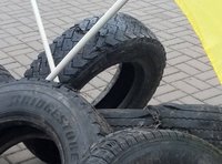 Під стінами обласної ради у Рівному розклали автомобільні шини (ФОТО/ВІДЕО)