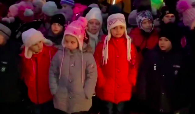 Кадр "евакуації" дітей-сиріт з Донецька