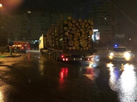 На Макарова вантажівка перекрила дорогу 