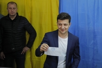 Зеленського оштрафували: він проголосував за себе і показав бюлетень