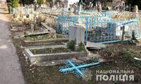 За фактом наруги над могилами у Рівному відкрили кримінальне провадження (ФОТО)