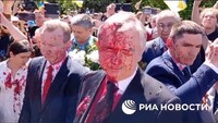 Посла РФ у Польщі облили червоною фарбою під скандування «Фа-шис-ти!» та «Путін х*ло!» (ВІДЕО)