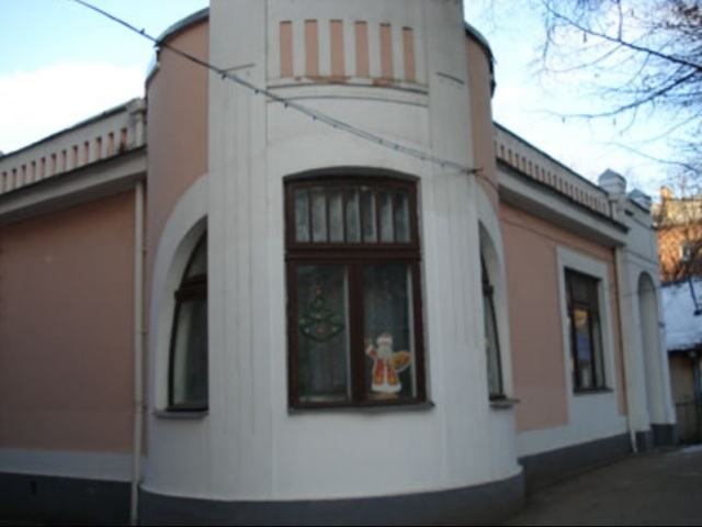 Будівля обласної дитячої бібліотеки на С. Петлюри