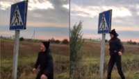 Розваги вже не ті: на Рівненщині хлопець бився головою об дорожній знак (ВІДЕО)