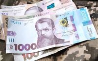 Яку зарплату на сьогодні отримують українські військові: у кого - 30 тисяч, а в кого - 100?