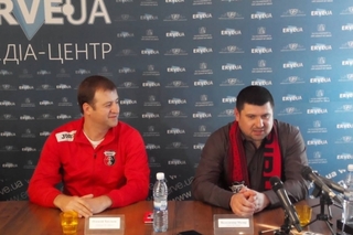 Зліва направо: Президент НК "Верес" Олексій Хахльов, поруч, новий тренер Володимир Мазяр