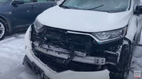 Водій снігоприбирача розбив пів сотні машин під час розчищення дороги (ВІДЕО)