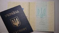Чи можуть українці виїхати до ЄС з паспортом без біометрії