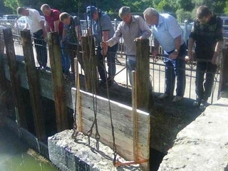 Так ремонтували прорваний шлюз Басівкутського озера у травні торік