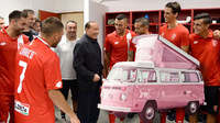 Берлусконі пообіцяв своїм футболістам автобус повій за перемогу (ВІДЕО)